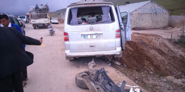 Hakkari'de trafik kazas�: 15 yaral�