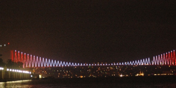 Boğaziçi Köprüsü'ndeki aydınlatma sistemi sökülüyor