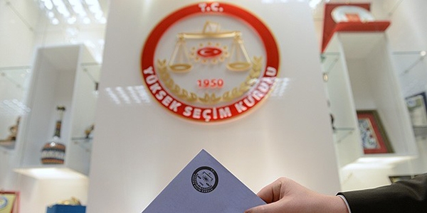 14 aday, yarıştan çekildi