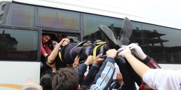 Yolcu midibüsü ile özel halk otobüsü çarpıştı: 26 yaralı