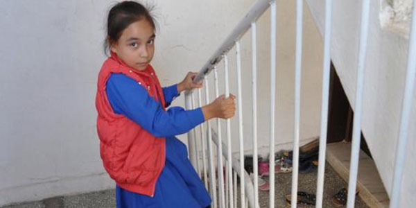 9 yaşındaki Damla yürümek istiyor