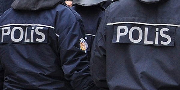 Hakkında gözaltı kararı bulunan komiser teslim oldu