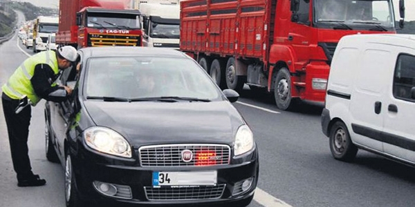 İstanbul Valisi'nden 'usulsuz çakar' uyarısı