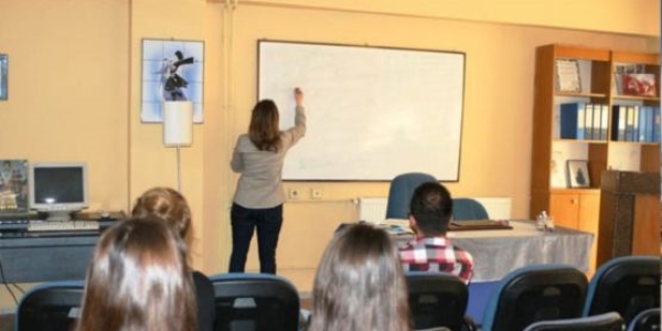 MEB önünde 'Çerkesce' eylemi