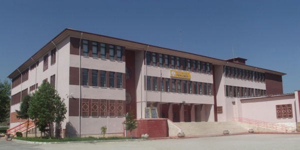 Fen lisesine 'uygunsuz fotograf' soruşturması