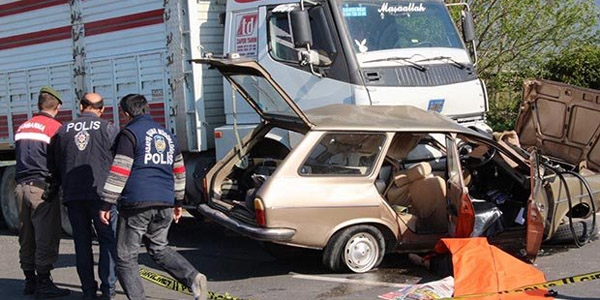 Krmz kta durmayan kamyon bir aileyi yok etti