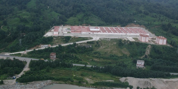 Cinnet getiren hükümlü koğuş arkadaşını öldürdü