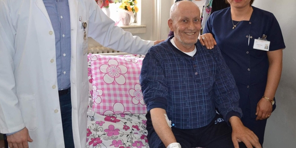 Kanser hastasına bağırsaklarından mide yapıldı