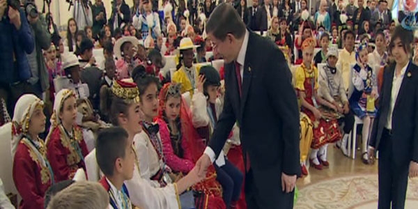 Davutoğlu'nun koruması 11 yaşındaki Ece oldu