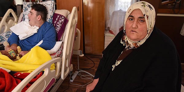 Gülsüm anne yüz felci oldu