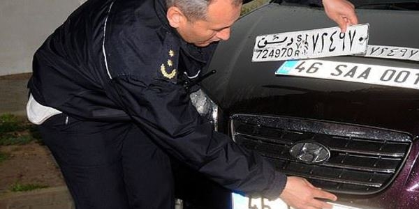 Suriyelilerin araçlarına geçici Türk plakası