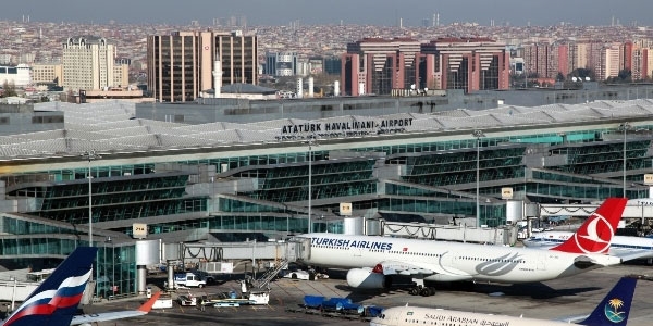 Atat�rk Havaliman�'nda ka�ak k�pek pani�i!