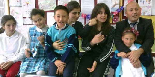 23 Nisan töreninde kalp krizi geçiren öğretmen öldü!