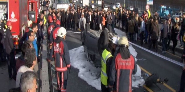 Metrob�s yolunda kaza: 3 yaral�