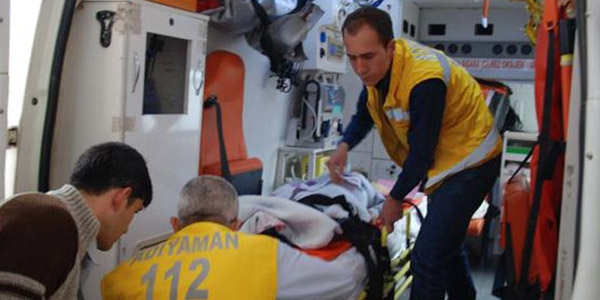 Ad�yaman'da 2 otomobil �arp��t�: 7 yaral�