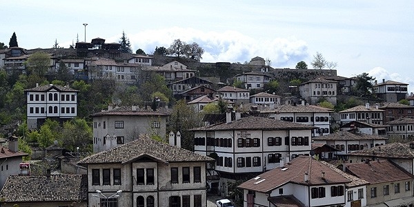 Bu ilçede seçim için bayrak, flama ve afiş asılmayacak