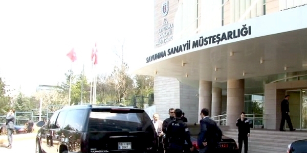 Savunma Sanayi toplant�s�na Davuto�lu ba�kanl�k etti