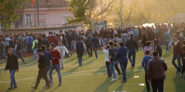 Amatör maçta olay!: 5 polis yaralı