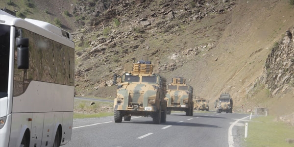 Sınır boylarına askeri sevkiyat