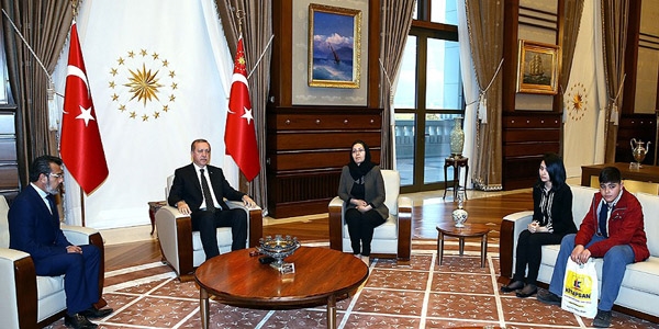 Cumhurbakan Erdoan zgecan'n ailesini kabul etti