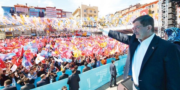 Davutoğlu: CHP DHKP-C ile işbirliği içinde