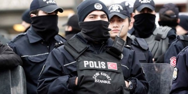 1 Mayıs'ta dolayı 10 kişi tutuklandı
