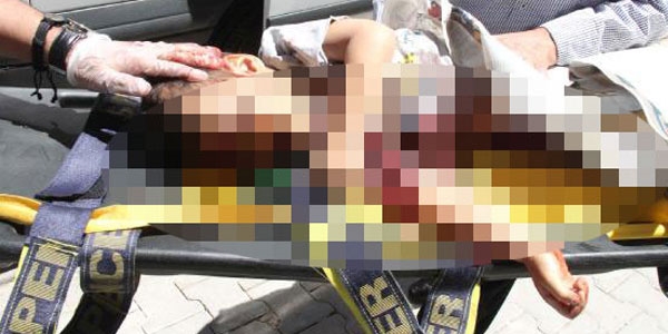 Öğrenci servisinin camına asılan çocuk öldü