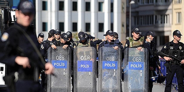 6 polis tutuksuz yargılanmak üzere tahliye edildi