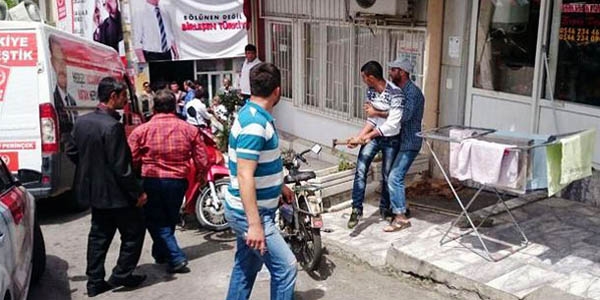 Vatan Partili milletvekili adayları saldırıya uğradı
