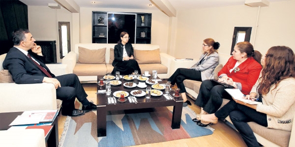 Bakan İslam: Çocuk evlilikleri bize bildirin