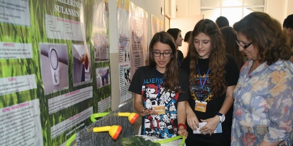 Fen Lisesi rencileri bilim projelerini sergiledi
