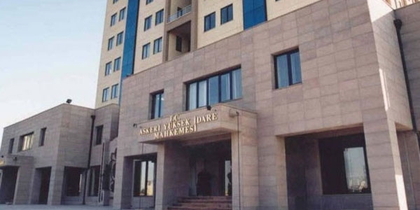 Köpeğe kulübe yaptıran yüzbaşıya dava