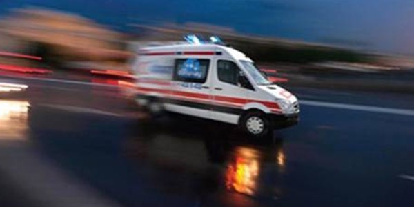 Seçim aracına kaya parçası çarptı: 5 yaralı
