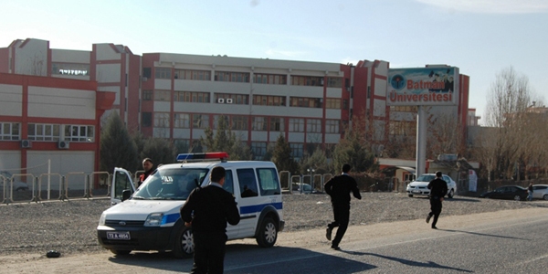 Batman �niversitesi'nde kavga: 1 yaral�