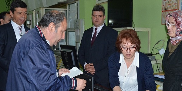Gümrük kapılarında oy kullanma işlemi başladı