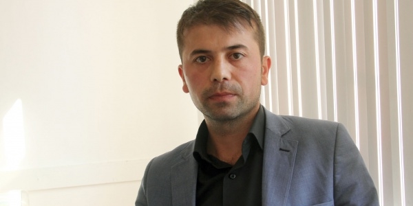 Önce dövdü, sonra bütün öğretmenlerden özür diledi