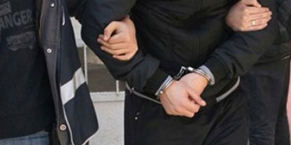 5 gümrük memuru tutuklandı