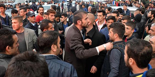 Erzurum'da HDP otobüsüne taşlı saldırı