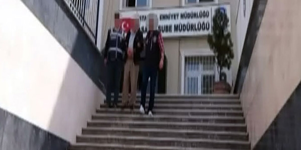 Parasını bankaya yatırmak isterken dolandırıldı