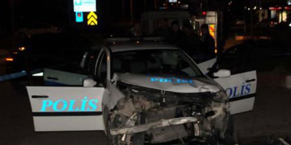 Polis aracı kaza yaptı: 3 yaralı