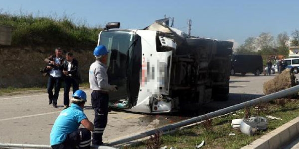 Öğrenci servisi kaza yaptı: 5 yaralı