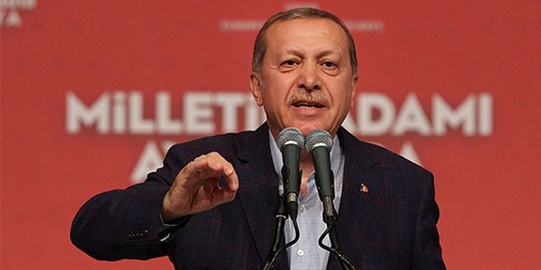 Erdoğan'dan Görmez'e: Gazetelerin attığı manşete ne bakıyorsun