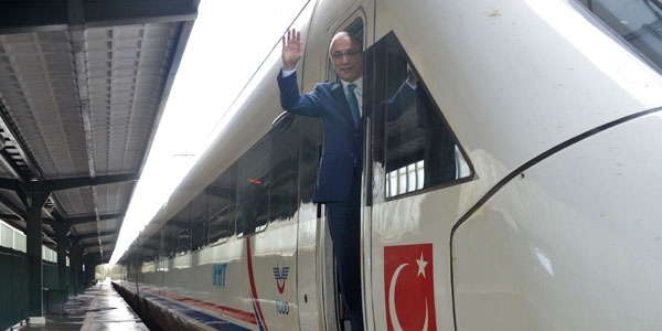 Antalya da hzl trenle Trkiye'ye balanyor