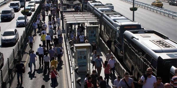 Metrobüs şoförü bıçaklandı!
