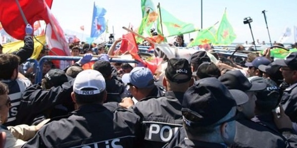 İzmir'de, 1 Mayıs'ta, polise saldıran 9 kişi tutuklandı