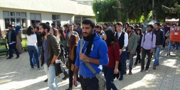 Karşıt görüşlü öğrenciler kavga etti: 5 yaralı