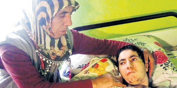Felçli kadın 3 aydır sevk bekliyor