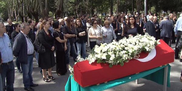Kanserden ölen Prof. Dr Ateş toprağa verildi