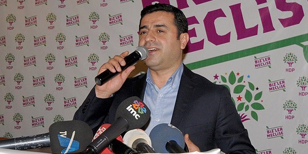 Demirtaş: Halkın desteğiyle barajı aşacağız