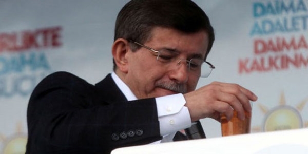 Davutoğlu, doktorlarını dinlemiyor